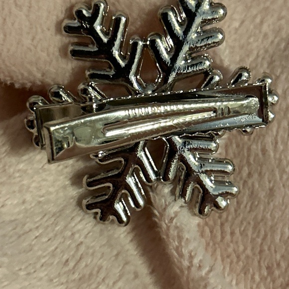 Rhinestone Costume Jewelry Snowflake Christmas Barrette Silver W/rhynstones New - Picture 8 of 8